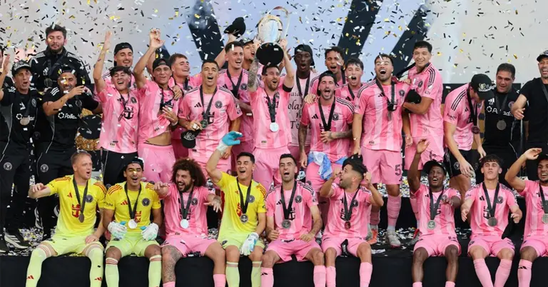 ইন্টার মিয়ামির খেলোয়াড়দের শিরোপা উদযাপন